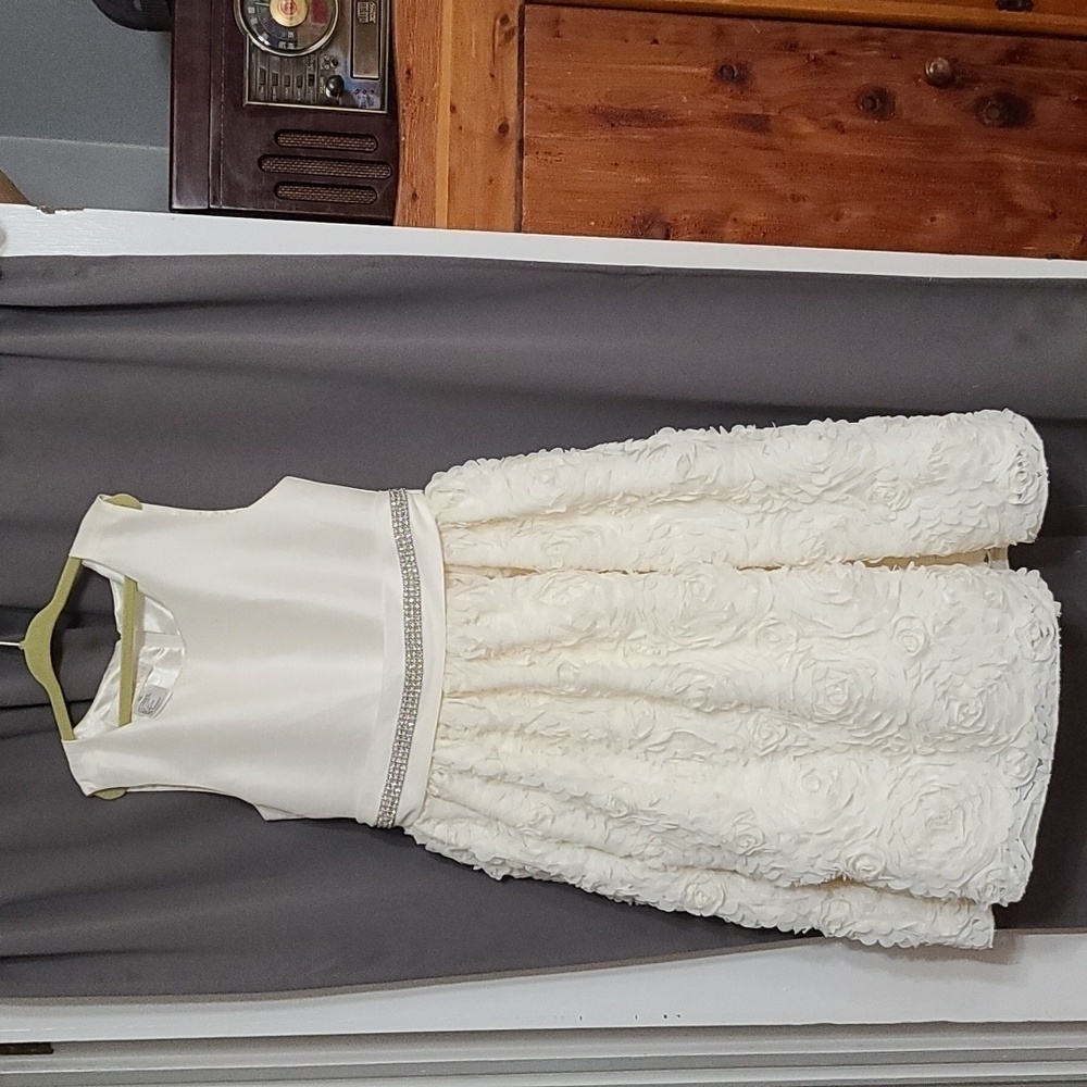 American Princess Girls Fancy Dress Cream W/Pearl & Rhinestones Zips Sz 10 GUC